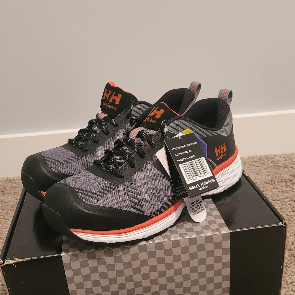 Womens 7.5 Helly Hansen  Saftey Shoes